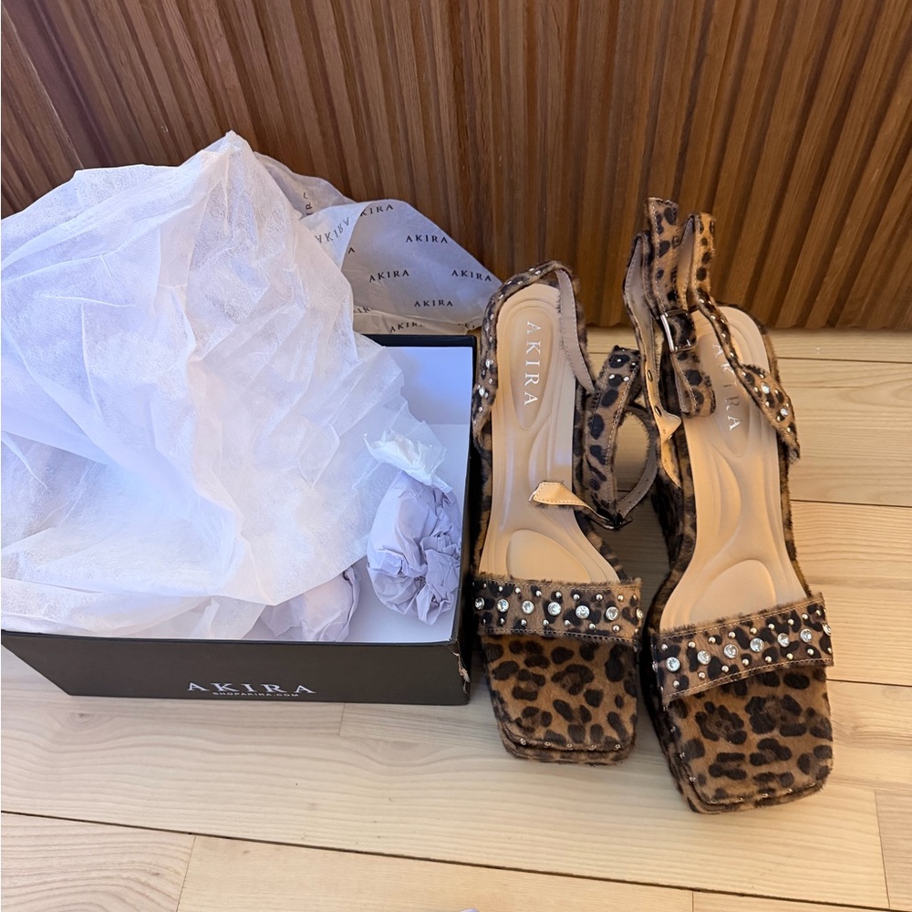 NWT Akira Leopard Print Women's Sandals - Picture 5 of 6